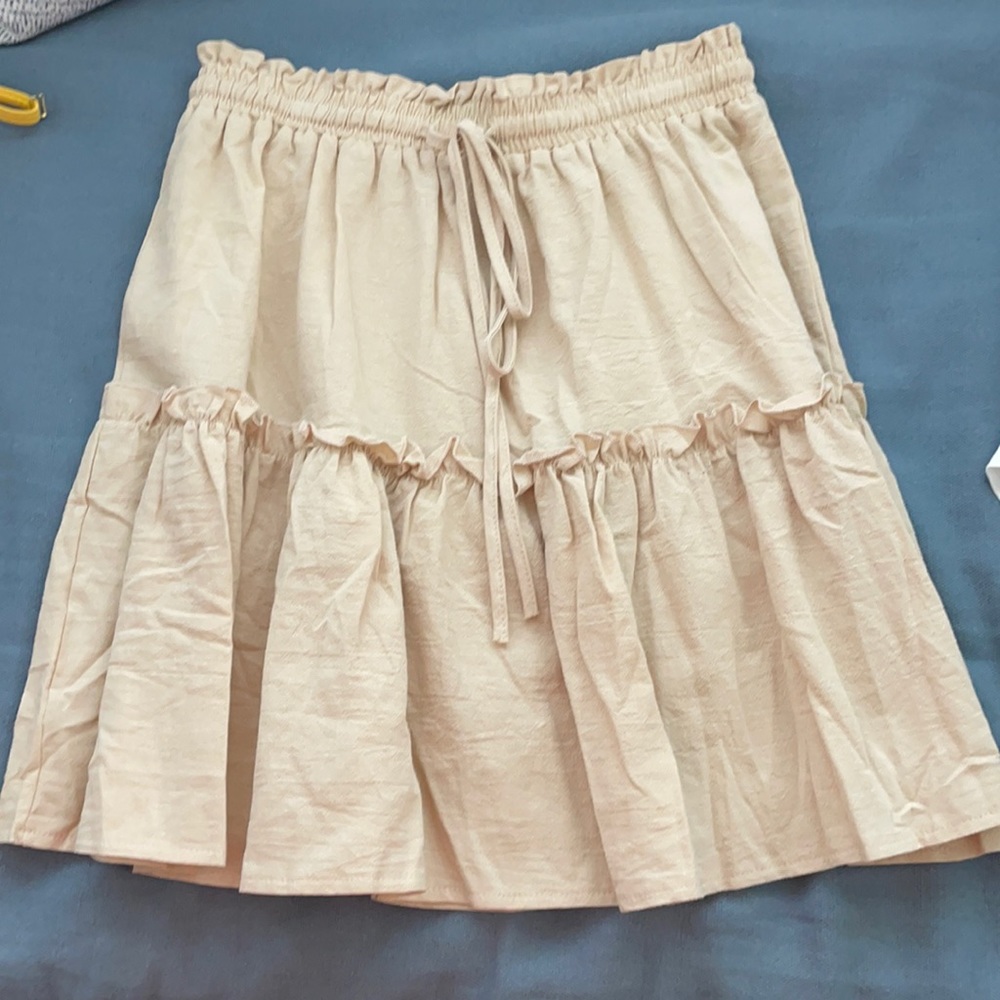 Tan flowy skirt!